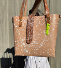 Load image into Gallery viewer, Natural Veg Tan Leather With White Splatter Open Top Crossbody Tote
