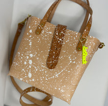 Load image into Gallery viewer, Natural Veg Tan Leather With White Splatter Open Top Crossbody Tote
